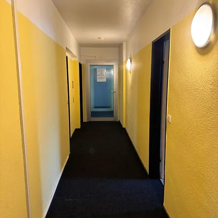 One Monteur شقة فندقية