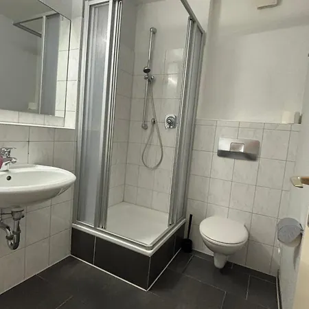 One Monteur * مولهايم ان الرور دير