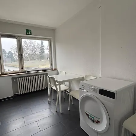 One Monteur * مولهايم ان الرور دير