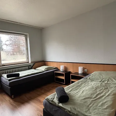 One Monteur * مولهايم ان الرور دير